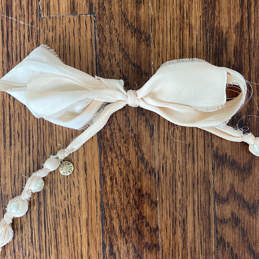 Set of 2 J crew faux pearl and ribbon necklaces - Picture 6 of 9